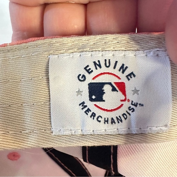 Minnesota Twins Women's Pink and White Camo Swirl Baseball‎ Cap Hat Adjustable - Picture 3 of 5